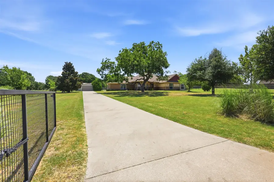 109 Crestwood Lane, Springtown, TX 76082 - #3