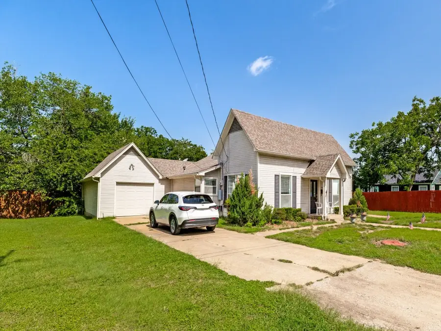 108 N Illinois Street, Celina, TX 75009 - #2