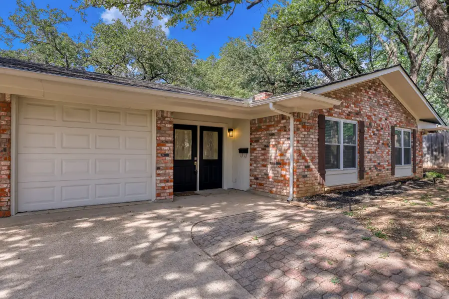 624 Hillview Drive, Hurst, TX 76054 - #3