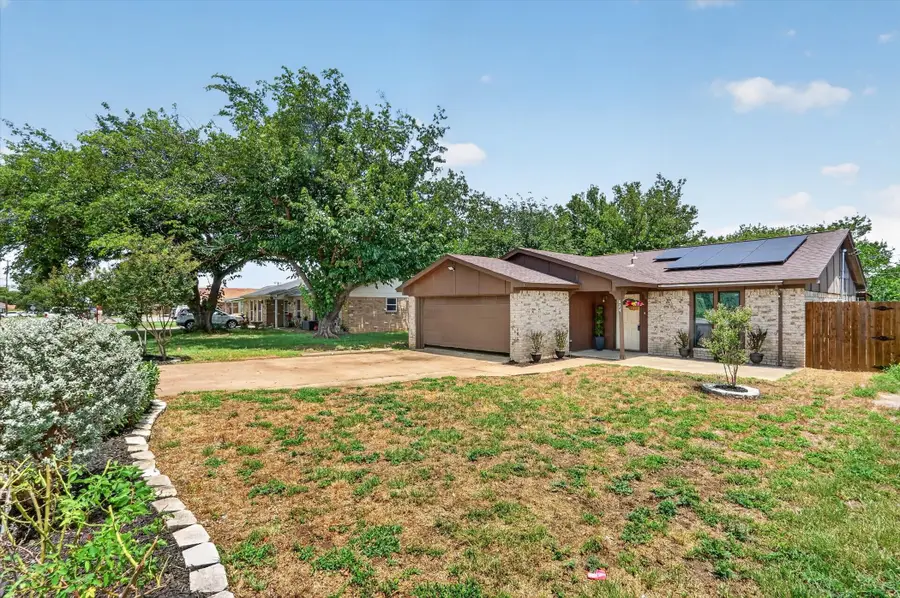 624 Hallvale Drive, White Settlement, TX 76108 - #2