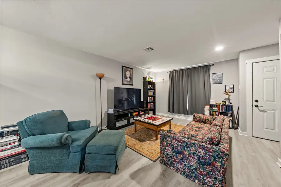 208-212 Queen Drive, Hewitt, TX 76643 - #2