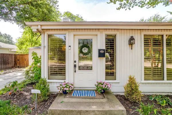 6305 Locke Avenue, Fort Worth, TX 76116