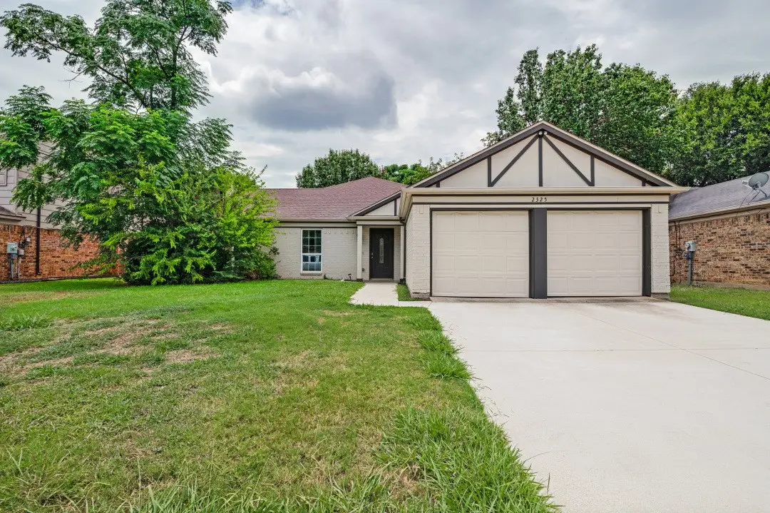 2325 Warwick Avenue, Grand Prairie, TX 75052 - #1