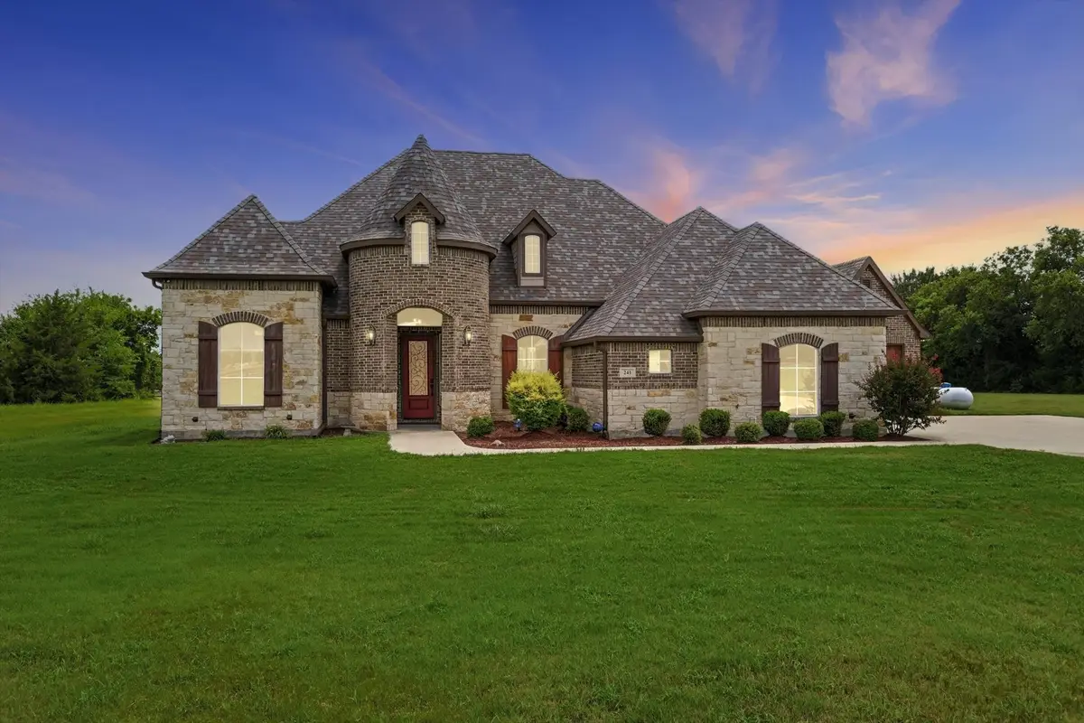 241 Rockett Lane, Pecan Hill, TX 75154 - #1