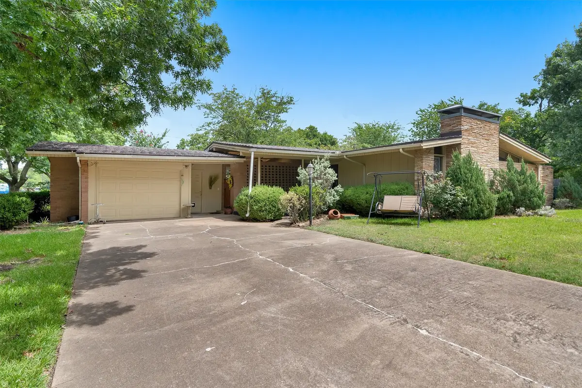 703 N Holly Avenue, Sherman, TX 75092 - #1
