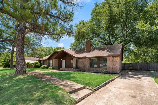 208 E Denton Drive, Euless, TX 76039