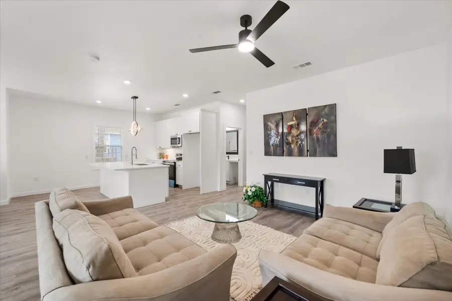 1027 W 2nd Avenue, Corsicana, TX 75110 - #3