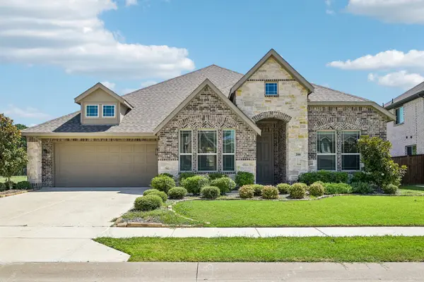 208 Oakcrest Drive, Justin, TX 76247
