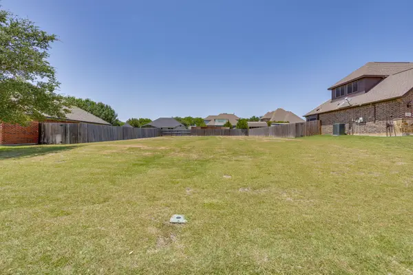 707 Carmen Ana Avenue, Grandview, TX 76050