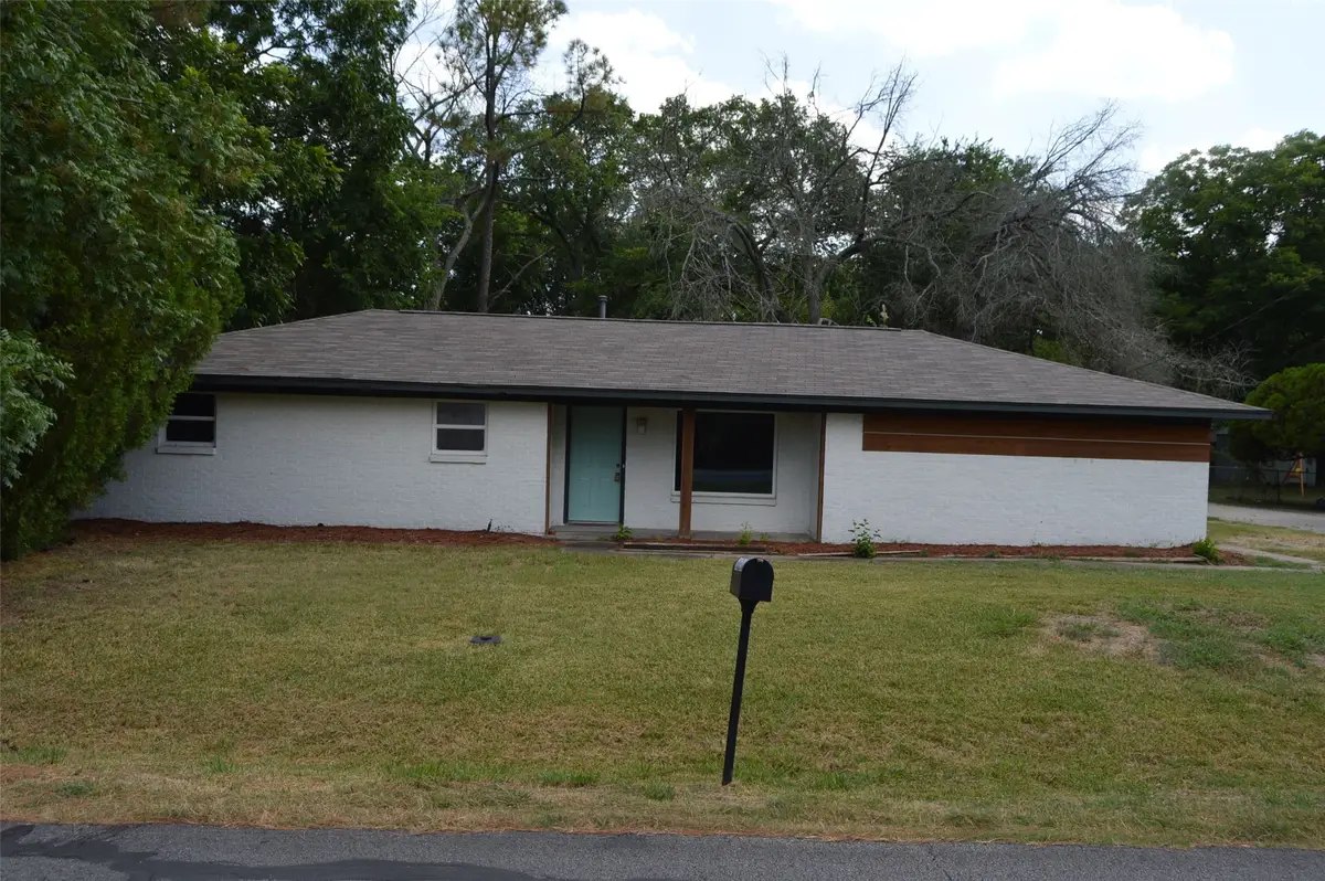 501 E 2nd Street, Quinlan, TX 75474 - #1
