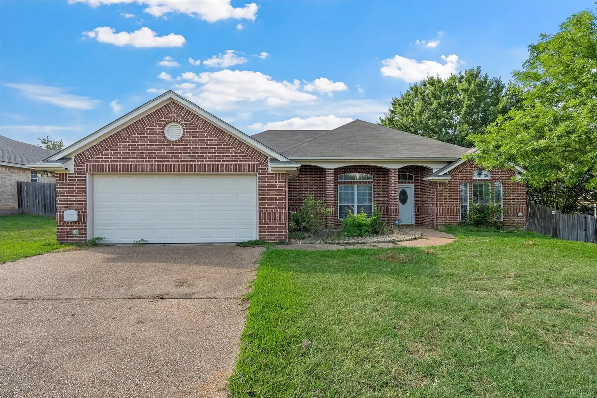 608 Pebble Creek Drive, Hewitt, TX 76643 - #1