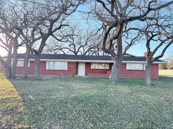 3103 N Oak Avenue, Mineral Wells, TX 76067