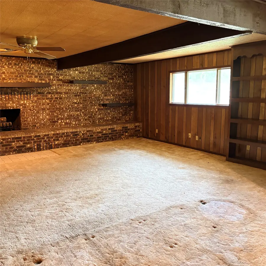 3103 N Oak Avenue, Mineral Wells, TX 76067 - #2