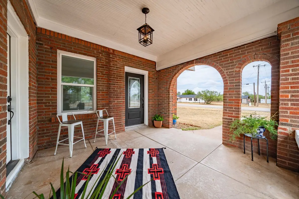 305 W Swenson Avenue, Aspermont, TX 79502 - #1