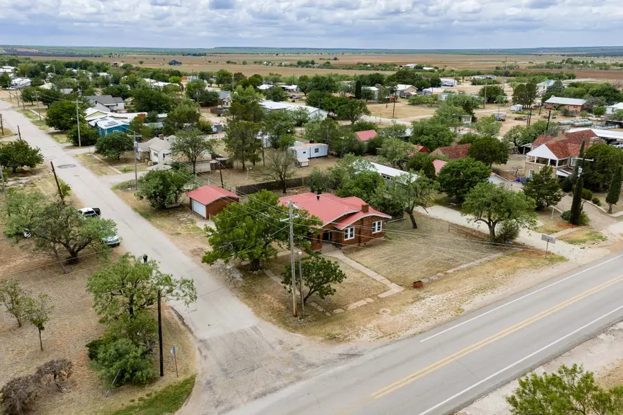 305 W Swenson Avenue, Aspermont, TX 79502 - #2