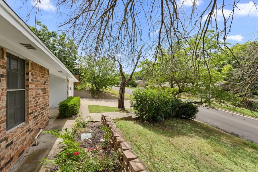 1017 Wedgewood Drive, Woodway, TX 76712 - #2