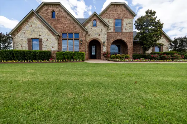 2722 W Alamosa Drive, Terrell, TX 75160