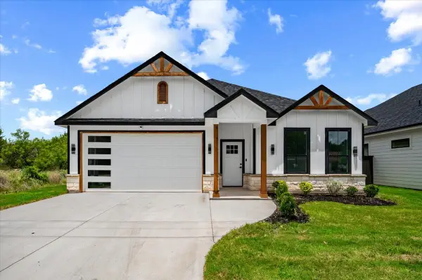 3005 Centaurus Way, Granbury, TX 76048
