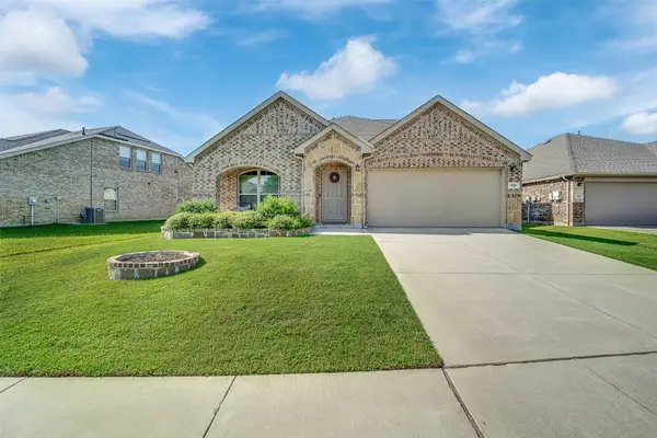 702 Pearl Way, Arlington, TX 76002