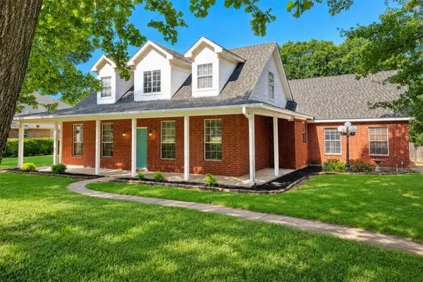 613 Forest Edge Street, Burleson, TX 76028