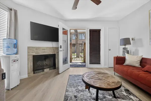 9805 Walnut Street #112, Dallas, TX 75243