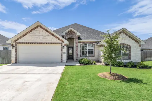820 Secretariat Drive, Hewitt, TX 76643