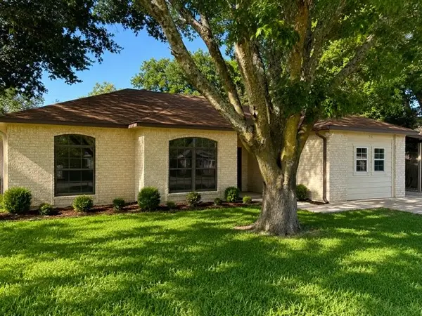 216 Monica Street, Glenn Heights, TX 75154