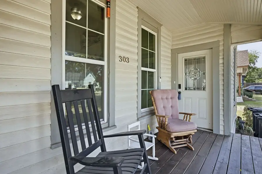 303 N Douglas Avenue, Cleburne, TX 76033 - #2