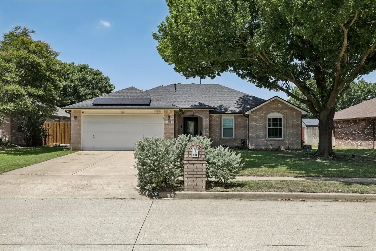 828 Pennsylvania Drive, Saginaw, TX 76131 - #1