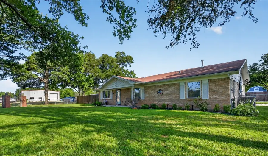 701 E Main Street, Tioga, TX 76271 - #3