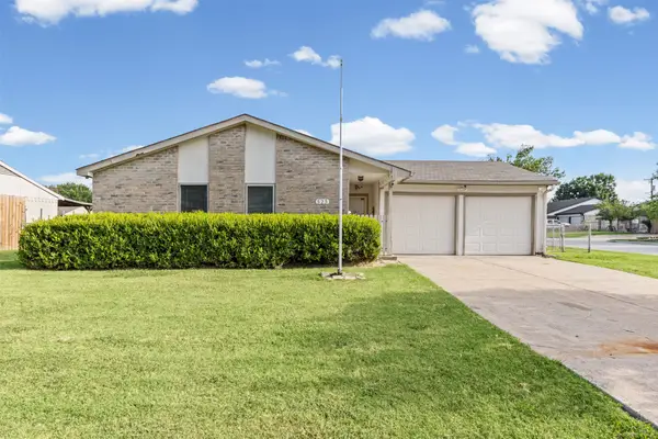 525 Alva Drive, Grand Prairie, TX 75052