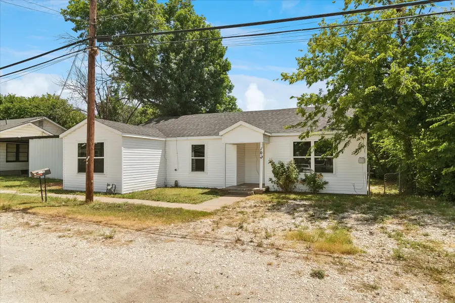 102 N 3rd Street, Sanger, TX 76266 - #2