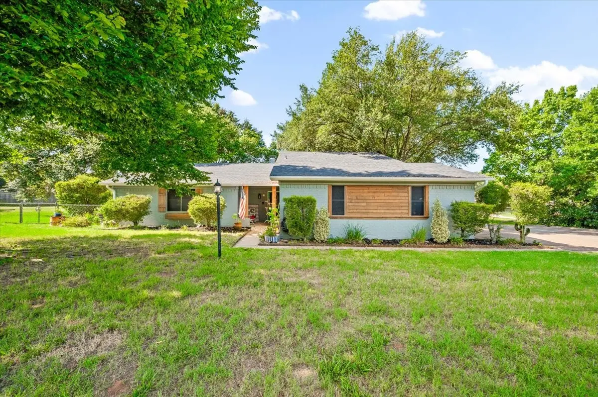 209 Live Oak Lane, Burleson, TX 76028 - #1