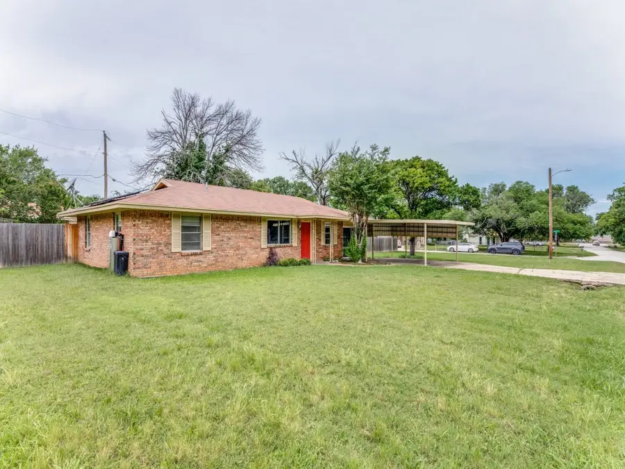 325 Walnut Avenue, Azle, TX 76020 - #2