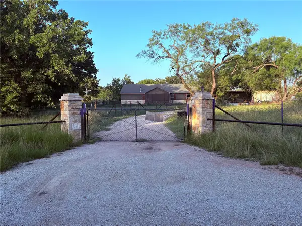 501 451 E, Olden, TX 76466