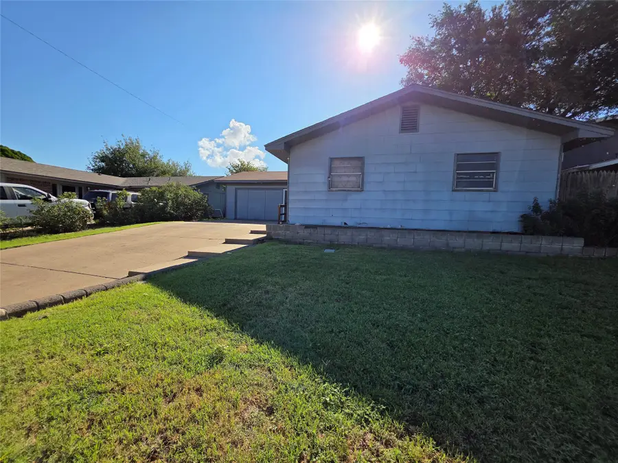 1120 Elmore Street, Borger, TX 79007 - #2