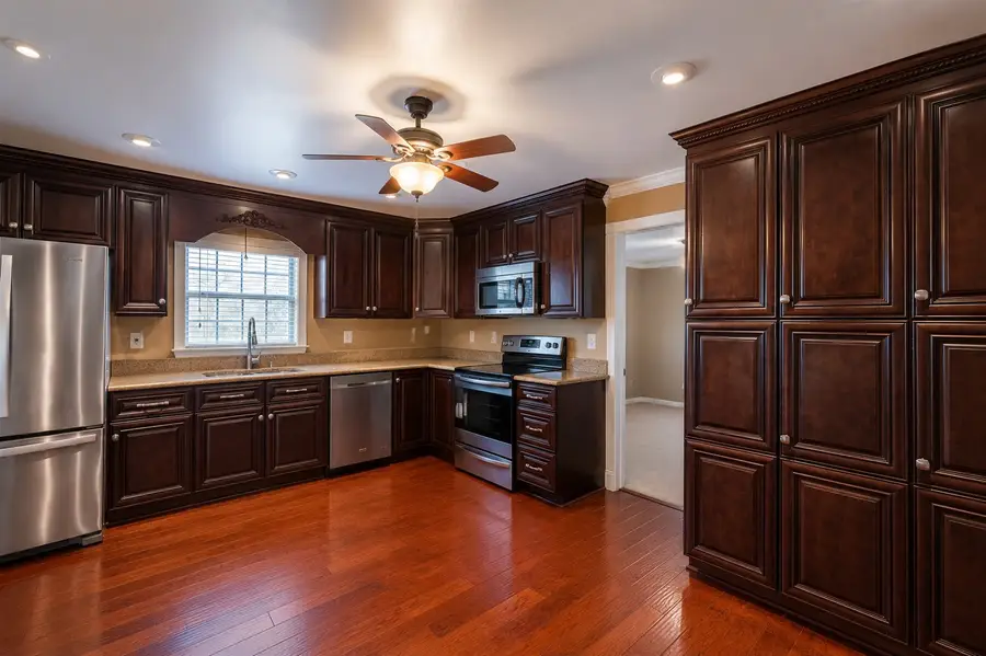 909 N Main Street, Ector, TX 75439 - #2