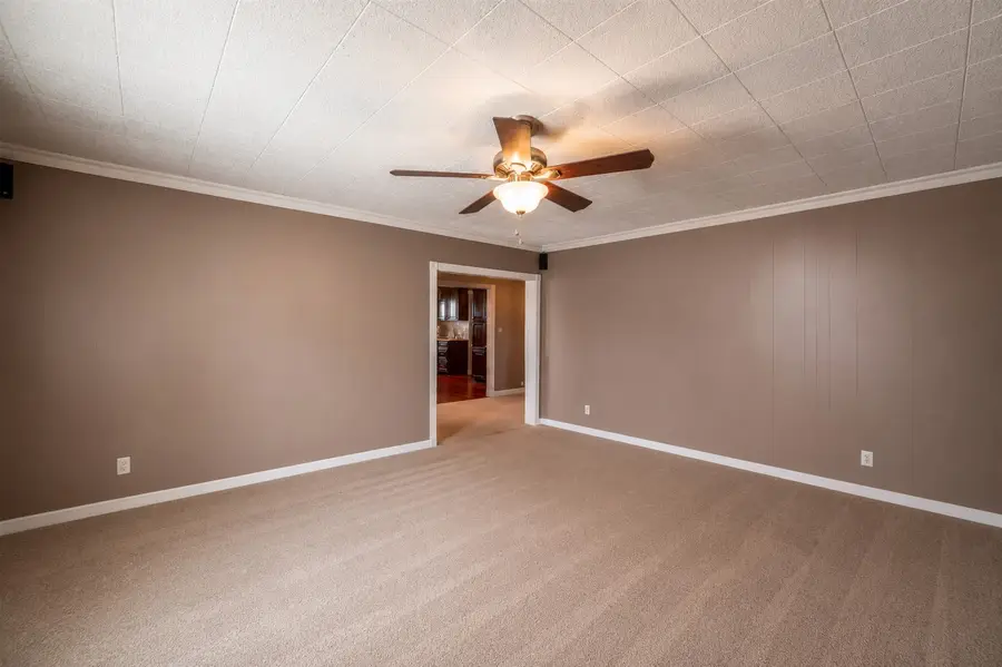 909 N Main Street, Ector, TX 75439 - #3