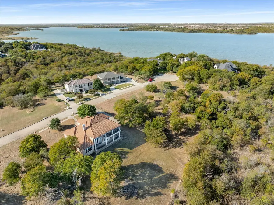 1123 Mallard Pointe Drive, Grand Prairie, TX 75104 - #2