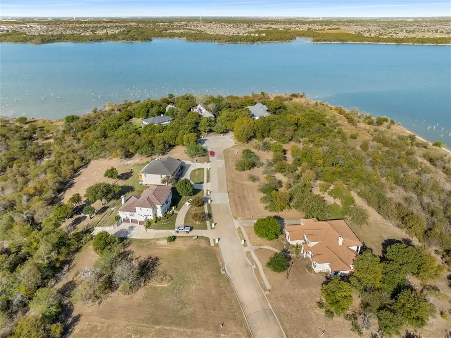 1123 Mallard Pointe Drive, Grand Prairie, TX 75104 - #3