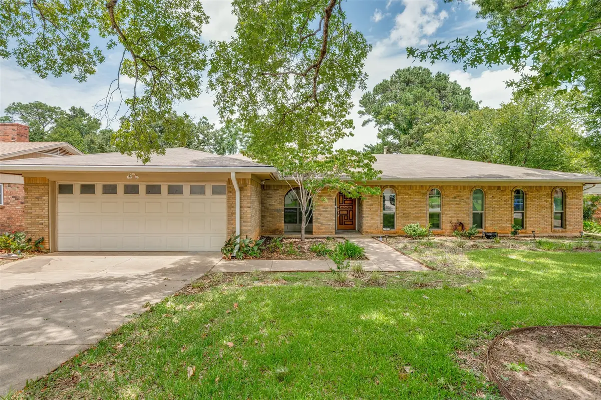 2215 W Sanford Street, Arlington, TX 76012 - #1