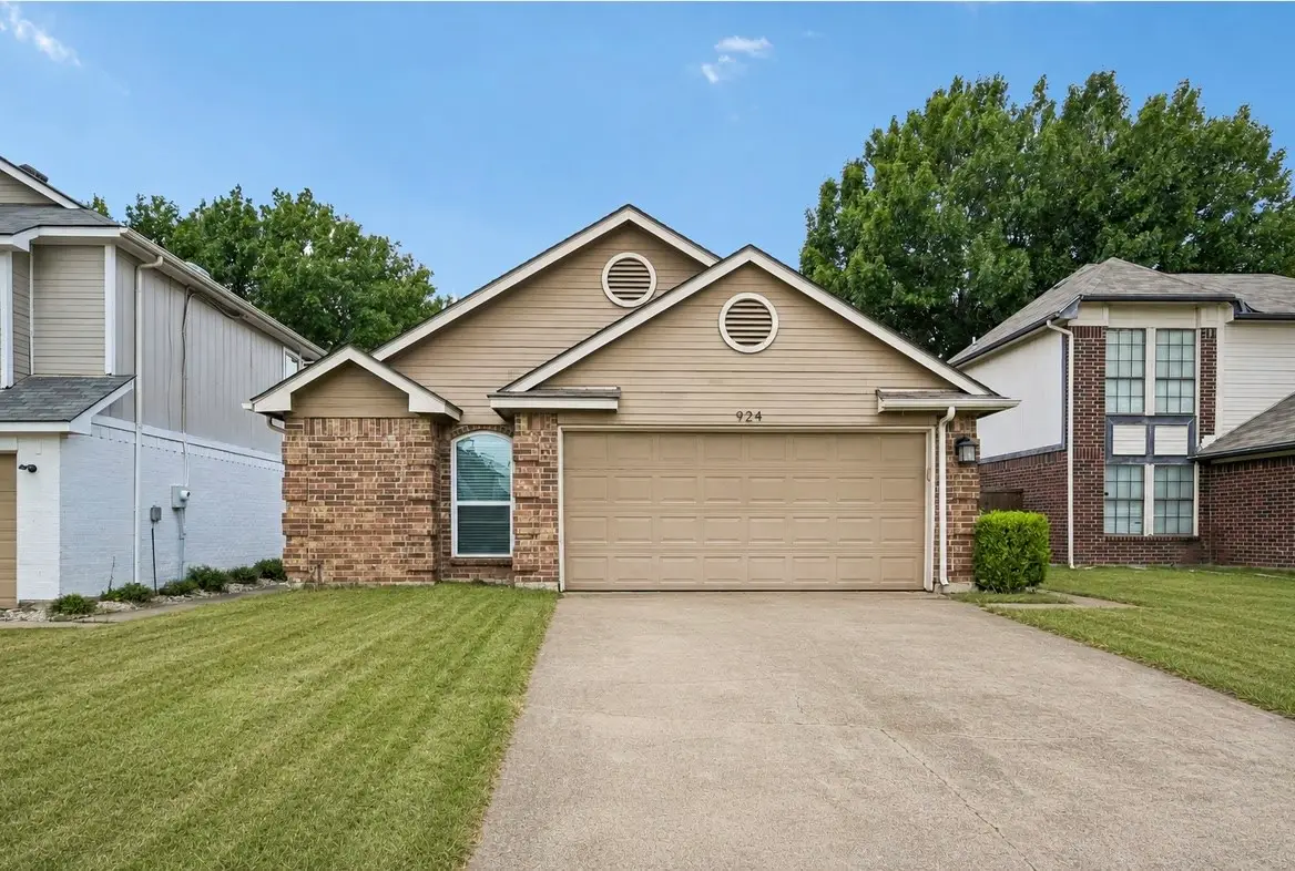 924 Ramblewood Drive, Lewisville, TX 75067 - #1