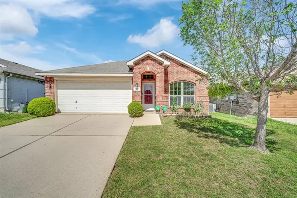 5205 Mirror Lake Drive, Haltom City, TX 76117