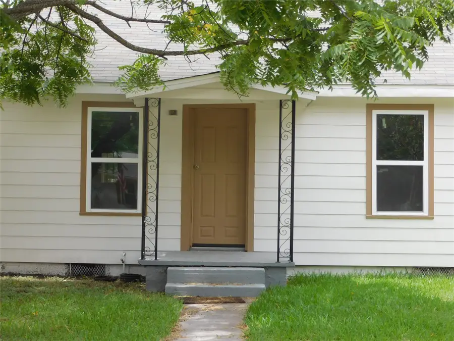 407 NE 4th Street, Hubbard, TX 76648 - #2
