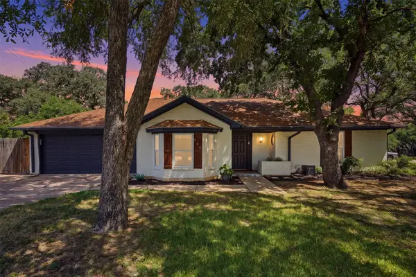 700 Highland Crest Drive, Hurst, TX 76054