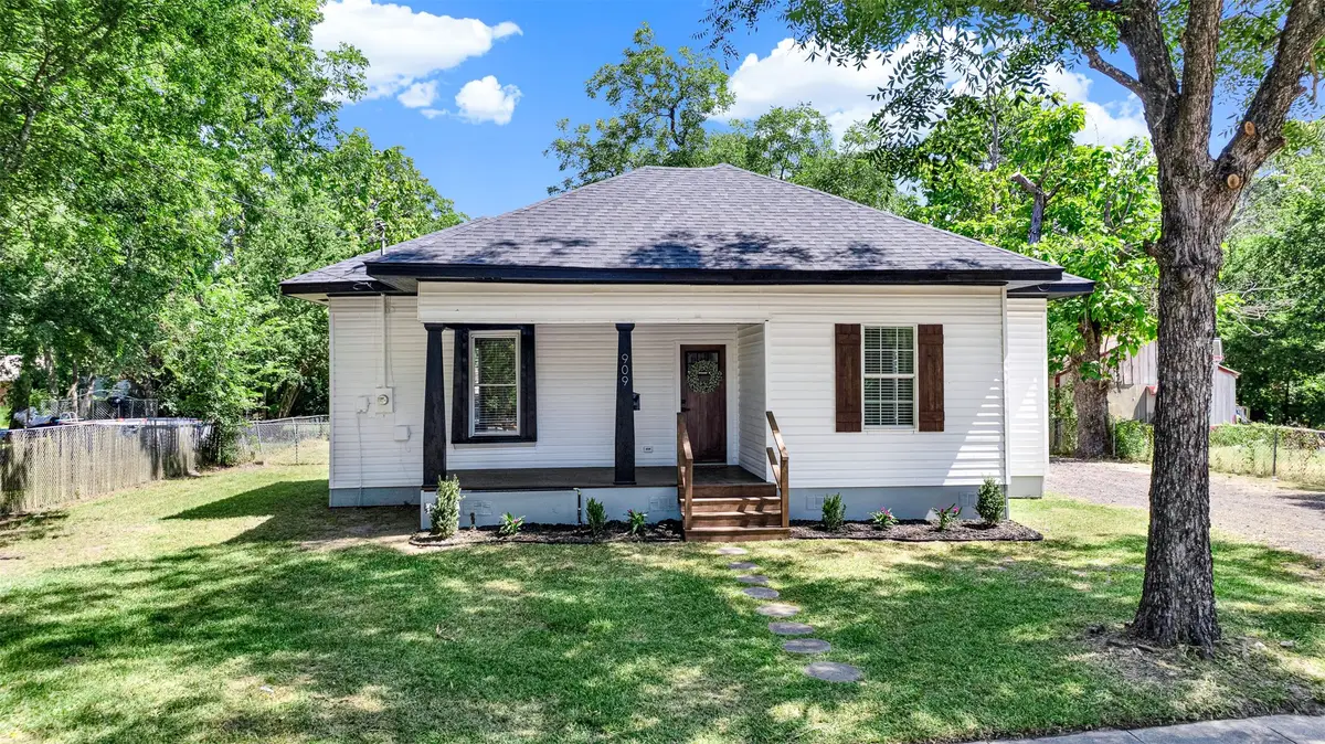 909 E High Street, Terrell, TX 75160 - #1