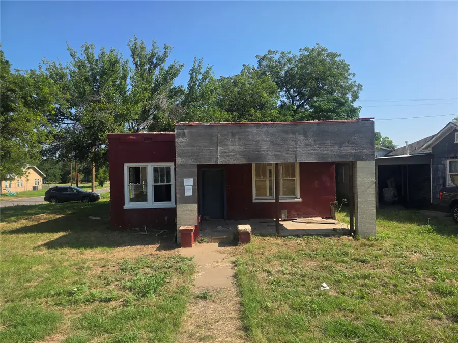 1100 E Walker Street, Breckenridge, TX 76424 - #2