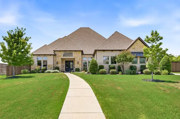 1040 Falcon Nest Drive, Kennedale, TX 76060