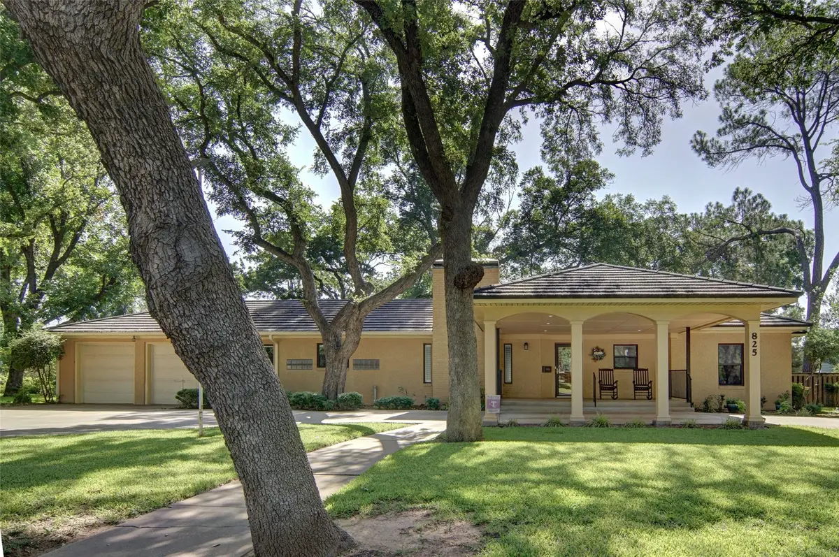 825 Elm Street, Graham, TX 76450 - #1