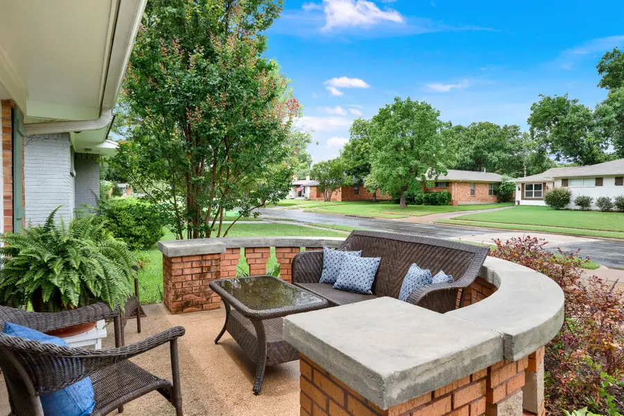 8835 Larchwood Drive, Dallas, TX 75238 - #2